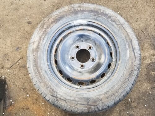 Complete view of 225/65R16C wheel and tyre assembly