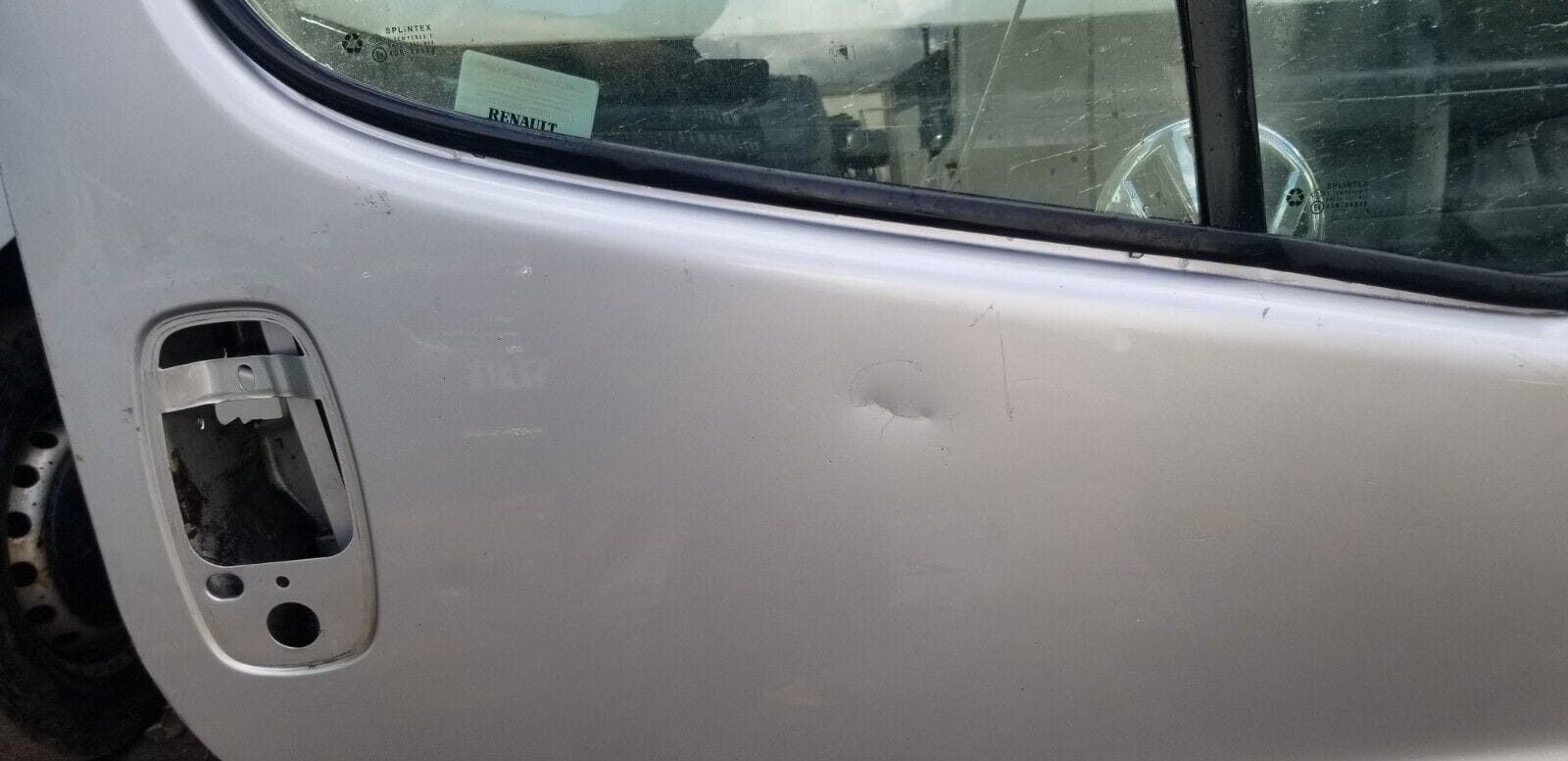 VAUXHALL VIVARO DRIVER SIDE DOOR SILVER - Image 3