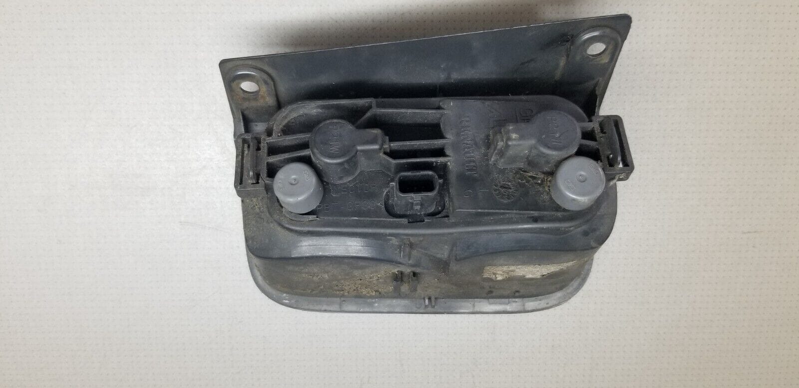 VAUXHALL VIVARO / RENAULT TRAFFIC 2001 - 2014 REAR LOWER FOG LIGHT LEFT SIDE - Image 4