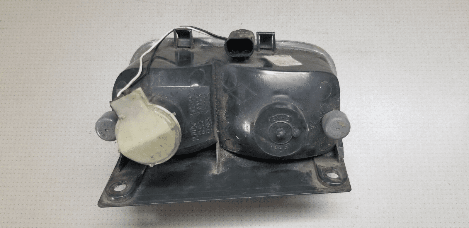 VAUXHALL VIVARO / RENAULT TRAFFIC 2001 - 2014 REAR LOWER FOG LIGHT LEFT SIDE - Image 4