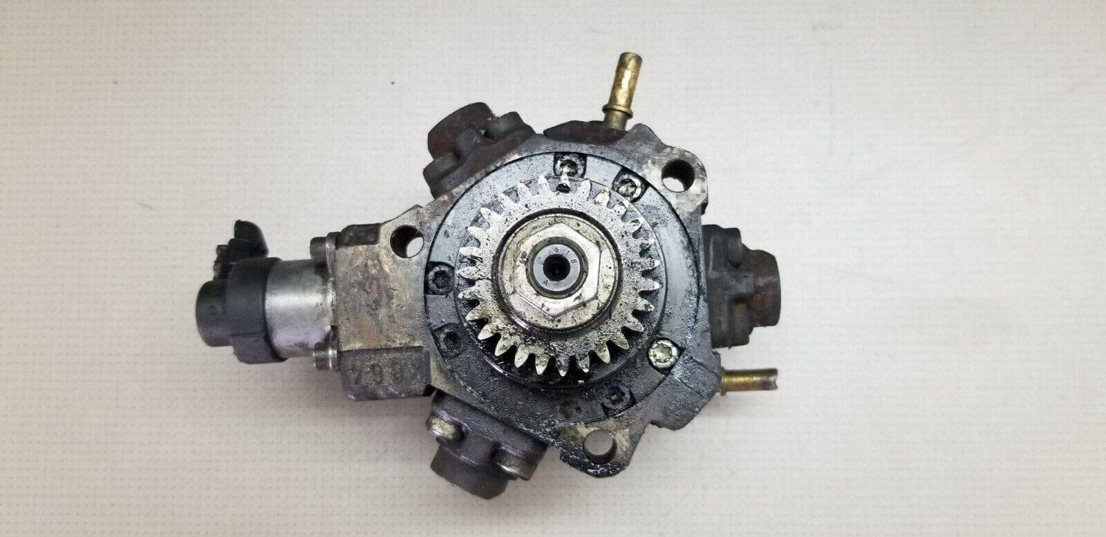 Vauxhall Vivaro Fuel Injector Injection Pump 2.0 Diesel 8200690744 - Image 3