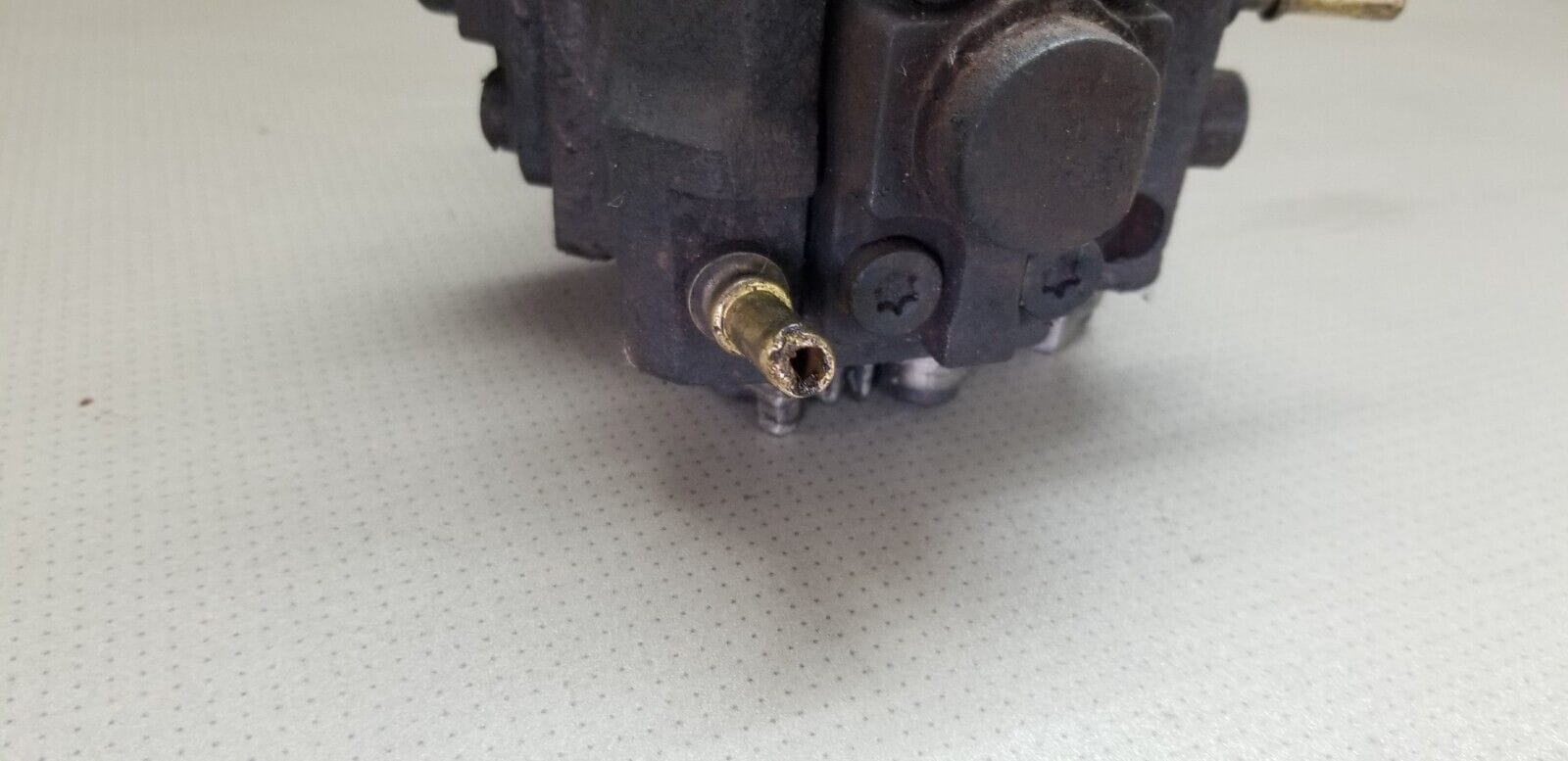 Vauxhall Vivaro Fuel Injector Injection Pump 2.0 Diesel 8200690744 - Image 5