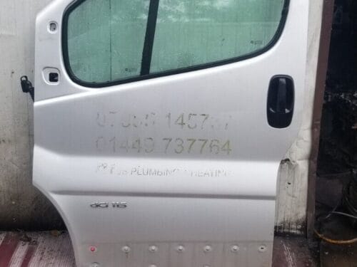 2014 VAUXHALL VIVARO / TRAFIC PASSENGER SIDE LEFT HAND FRONT DOOR- SILVER