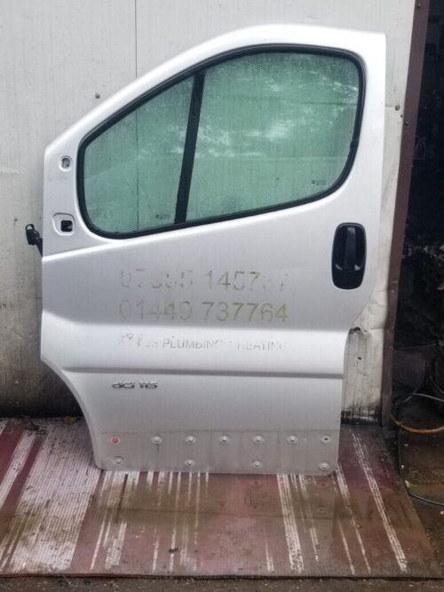 2014 VAUXHALL VIVARO / TRAFIC PASSENGER SIDE LEFT HAND FRONT DOOR- SILVER