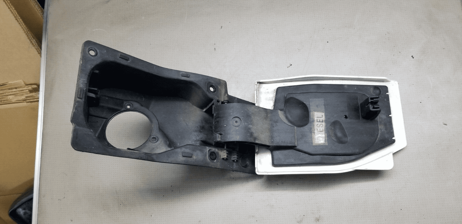 2015 Renault Trafic Vauxhall Vivaro Fuel Filler Flap 781209835R |O - Image 4