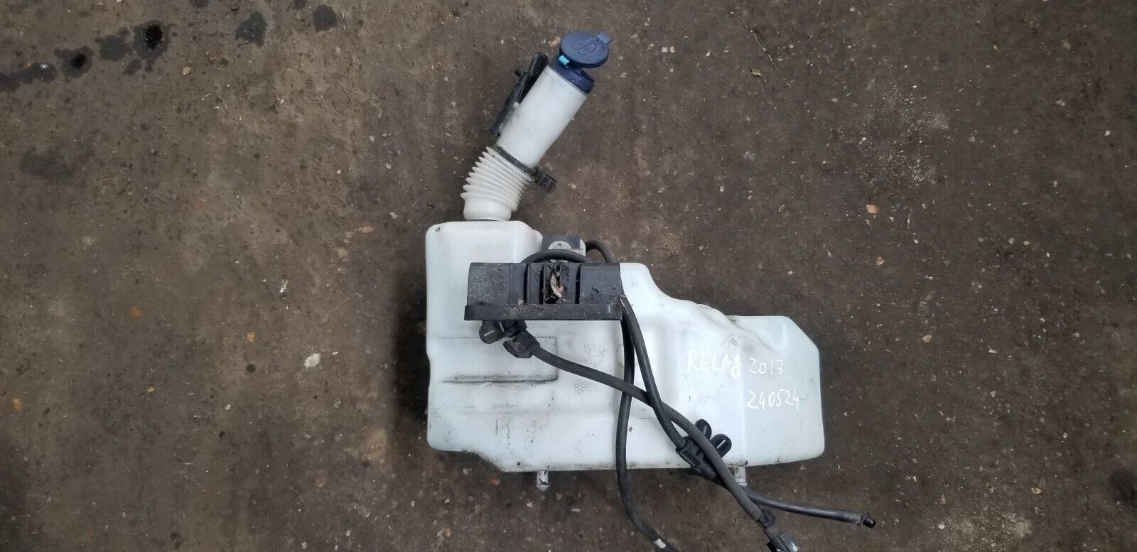 Citroen Relay 35 Heavy Mk3 (X2/50) 14-20 Windscreen Washer Bottle With Pump