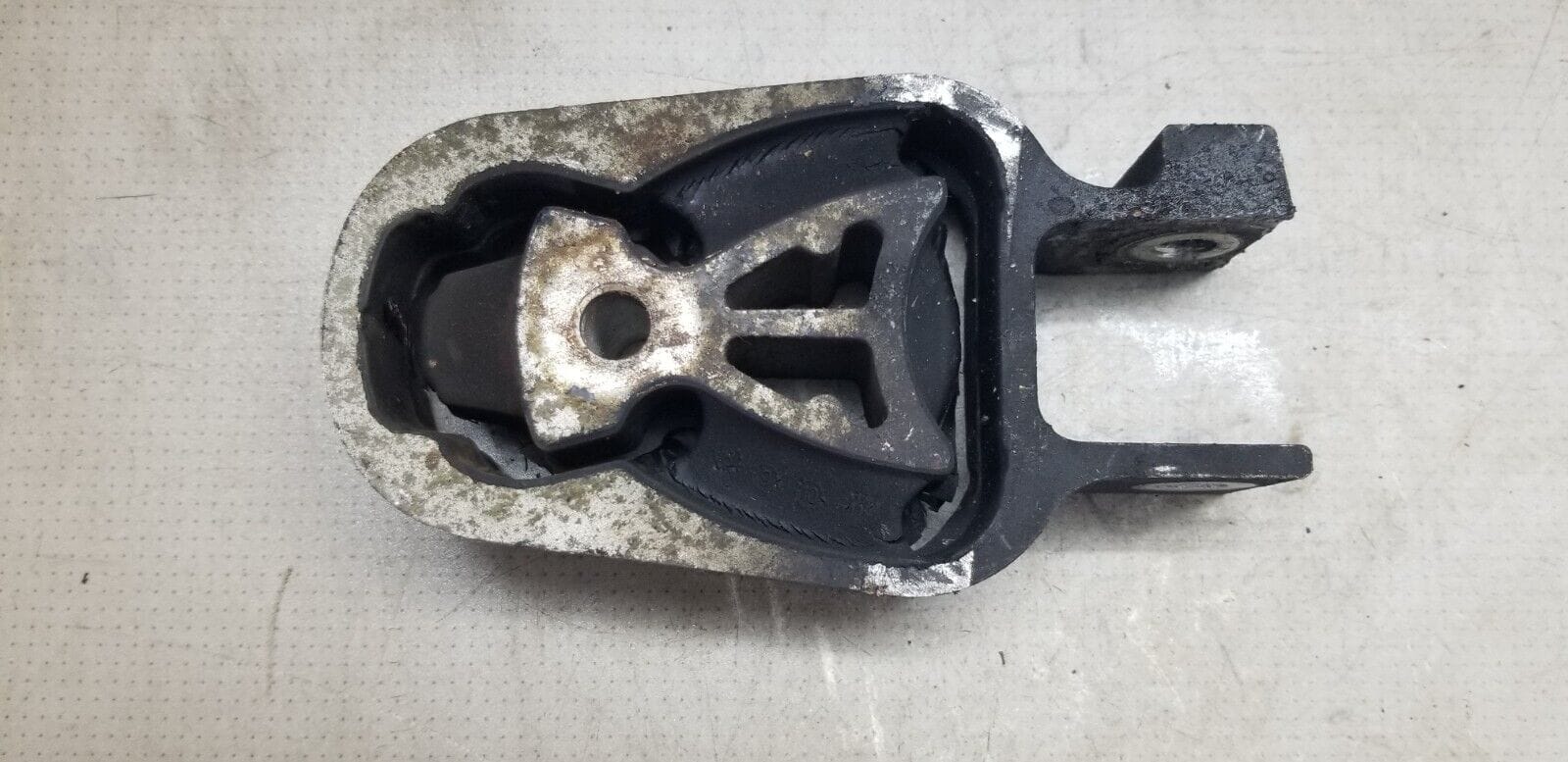 Ford Galaxy 2012 Engine Mounting BG91-6P082-BA |O - Image 3