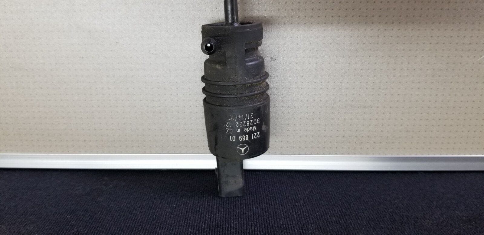Genuine Mercedes C Class W209 W211 W203 W204 W221 W212 Windscreen Washer Pump - Image 4