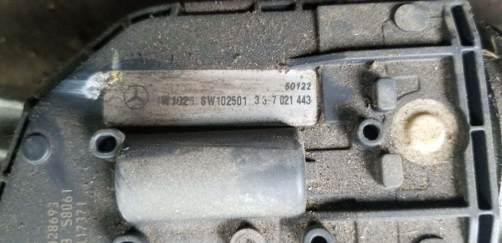 MERCEDES BENZ E-CLASS 2015 W212 FRONT WIPER MOTOR A2128201340 - Image 4