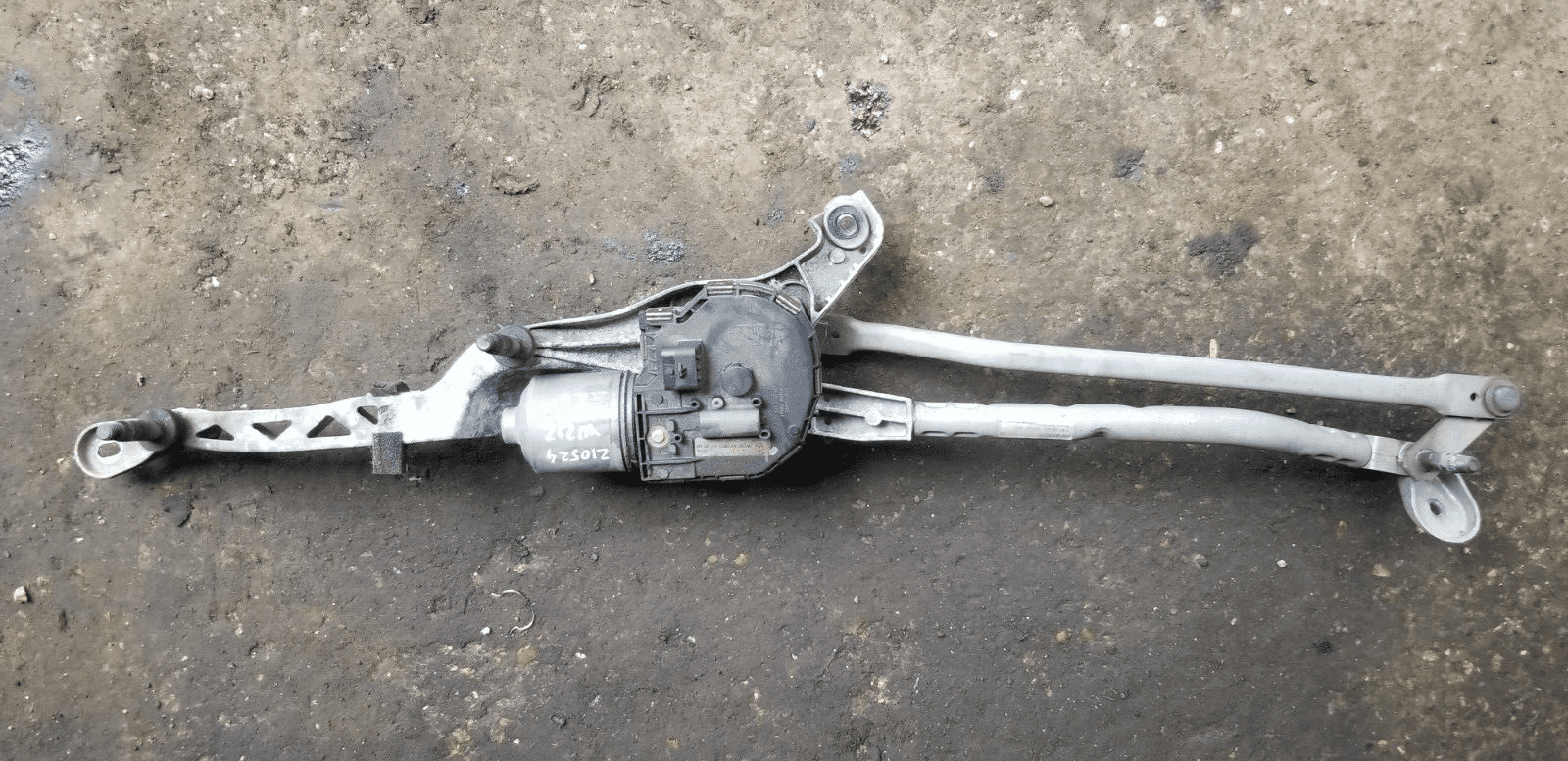 MERCEDES BENZ E-CLASS 2015 W212 FRONT WIPER MOTOR A2128201340