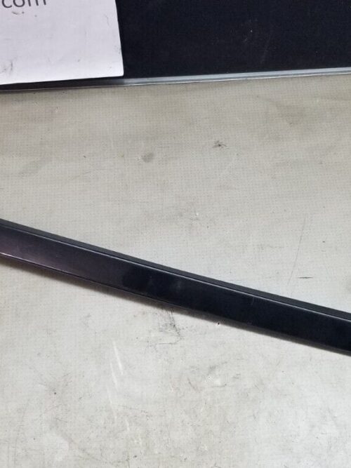 MERCEDES BENZ E CLASS FACELIFT 2011-2014 RIGHT O/S WINDSCREEN TRIM A2076901462