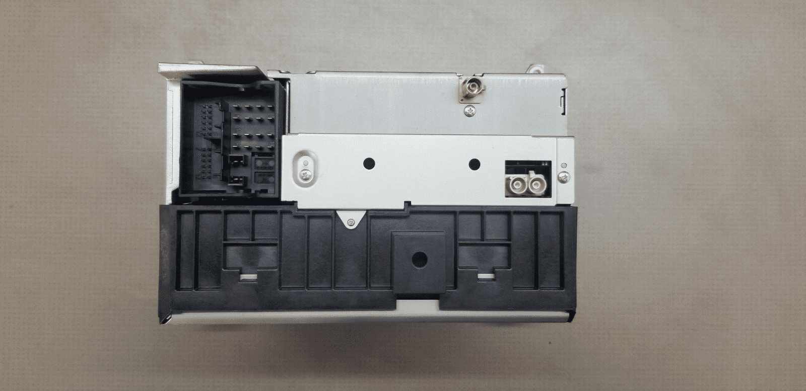 Rear connection ports on Mercedes MF2830 Car Radio