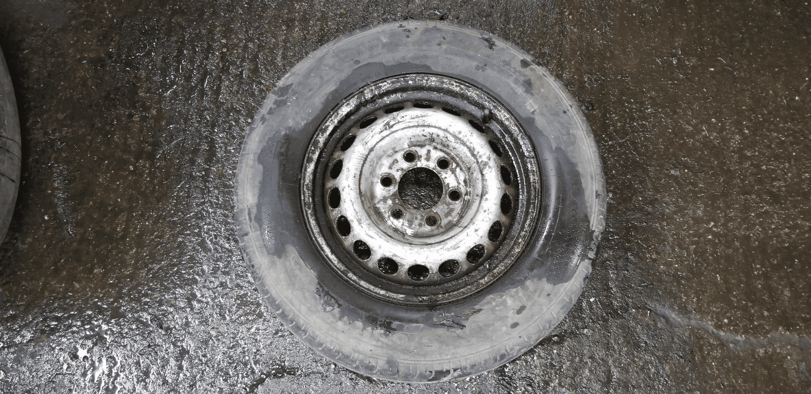 MERCEDES-BENZ SPRINTER W906 STEEL WHEEL & TYRE A0014014802 235/65/R16