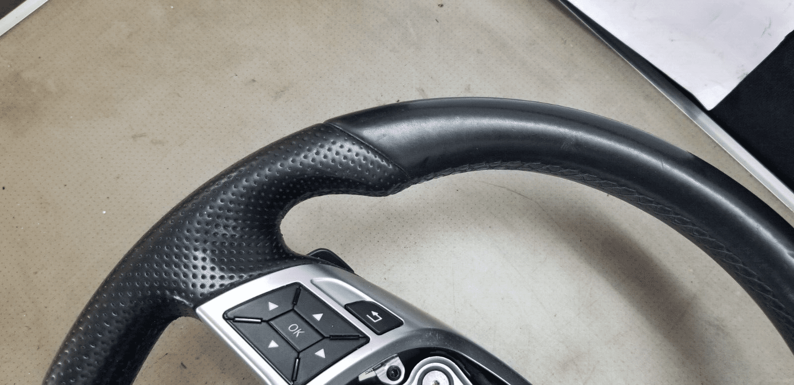 Mercedes Benz E Class Steering Wheel A1724607303 09-16 |O - Image 5