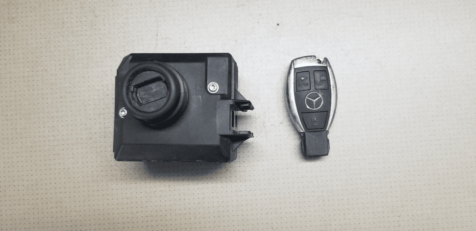 MERCEDES E CLASS W207 E350 A2079052600 IGNITION SWITCH KEY READER MODULE - Image 3