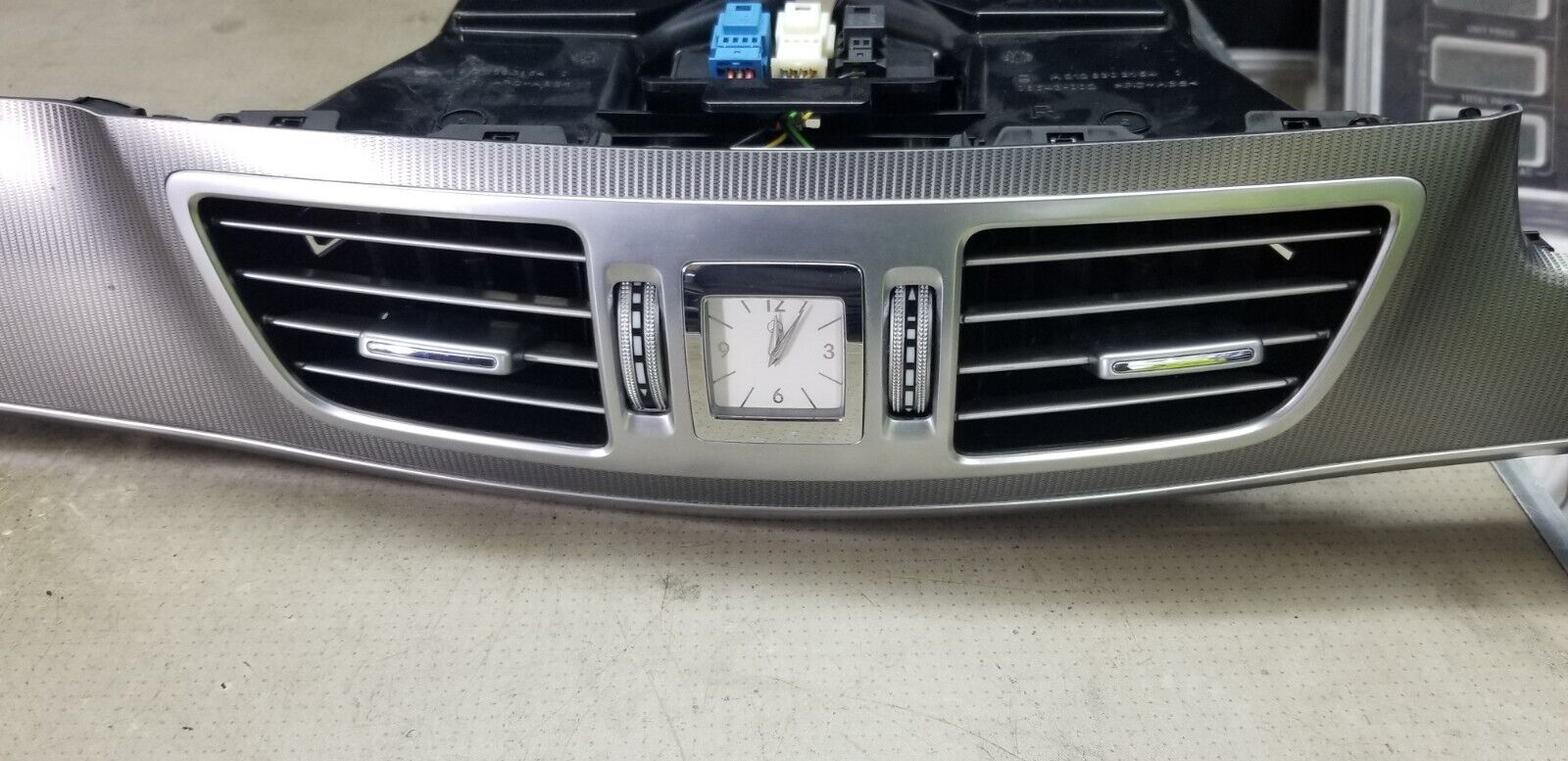 MERCEDES E CLASS W212 2013-2016 DASHBOARD TRIM AND VENTS A212680XX93 - Image 4