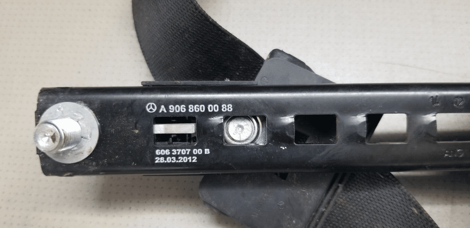 MERCEDES SPRINTER W906 FRONT RIGHT O/S/F SEAT BELT A9068600485 - Image 3