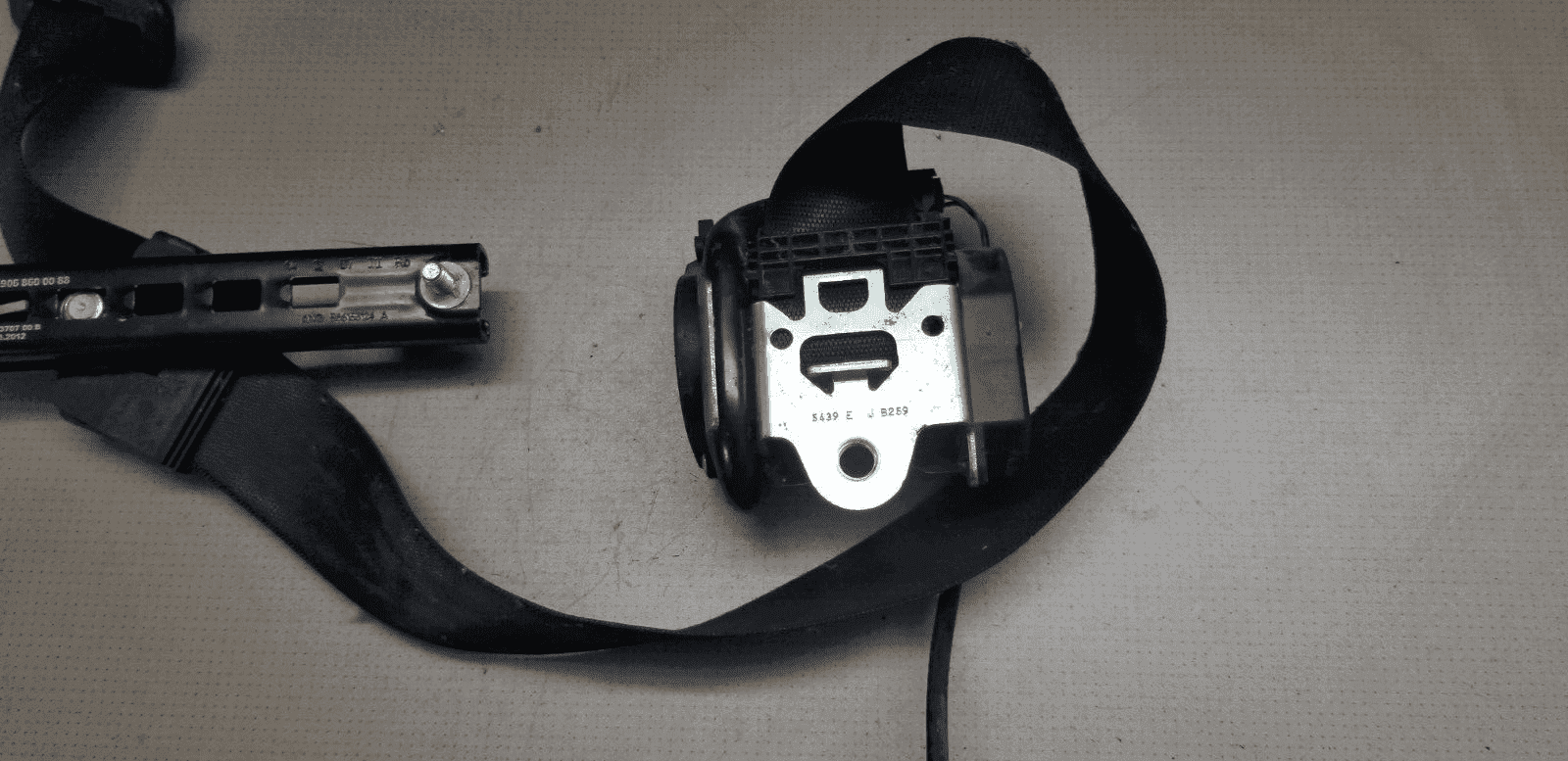 MERCEDES SPRINTER W906 FRONT RIGHT O/S/F SEAT BELT A9068600485 - Image 4