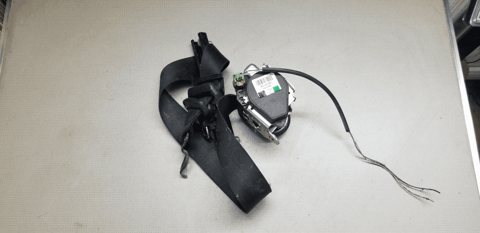 MERCEDES SPRINTER W906 FRONT RIGHT O/S/F SEAT BELT A9068600485