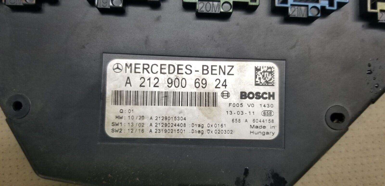 Mercedes Benz W212 E Class Fuse Relay Box Fusebox Control Unit A2129006924 - Image 3
