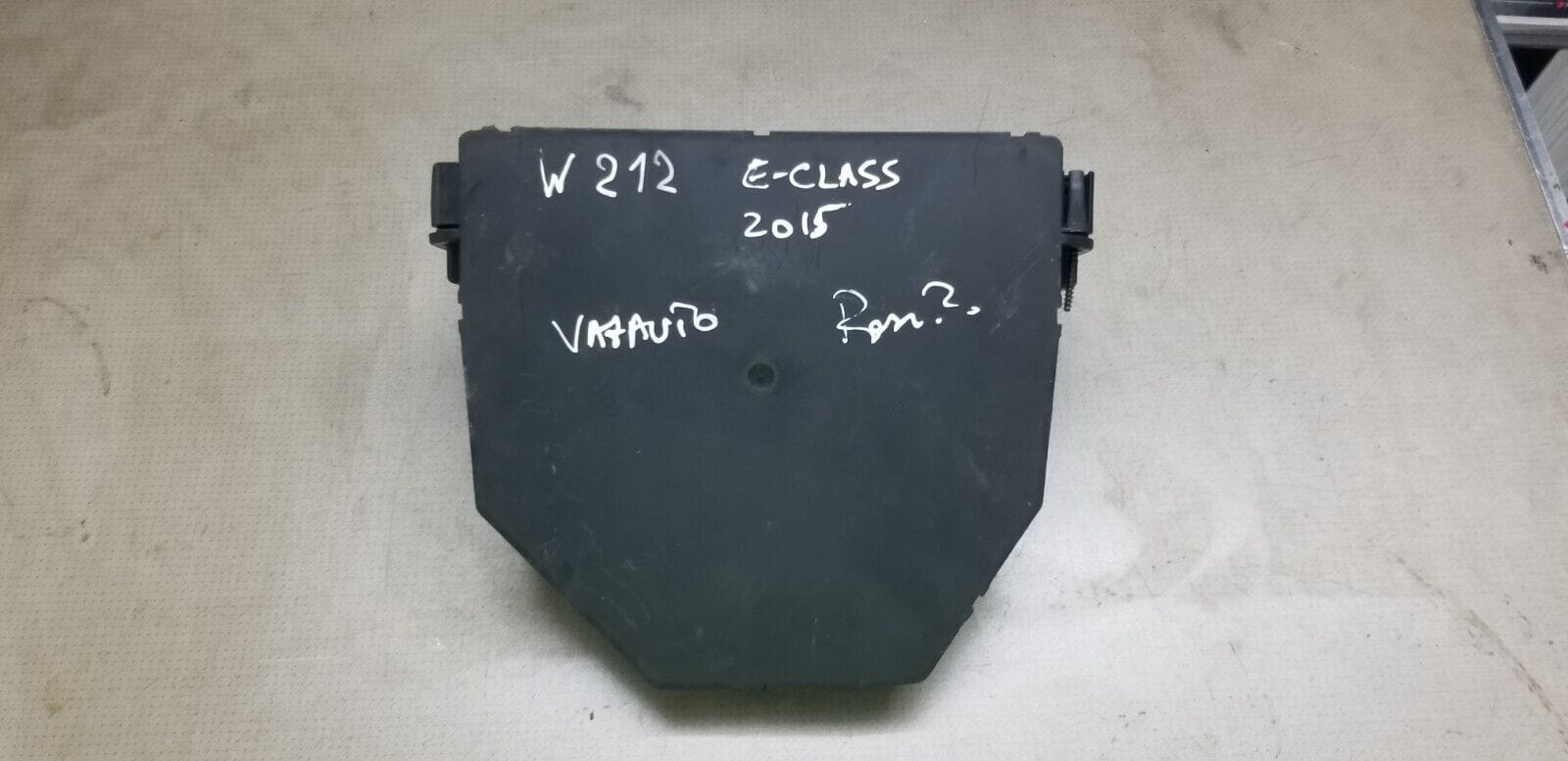 Mercedes Benz W212 E Class Fuse Relay Box Fusebox Control Unit A2129006924 - Image 5