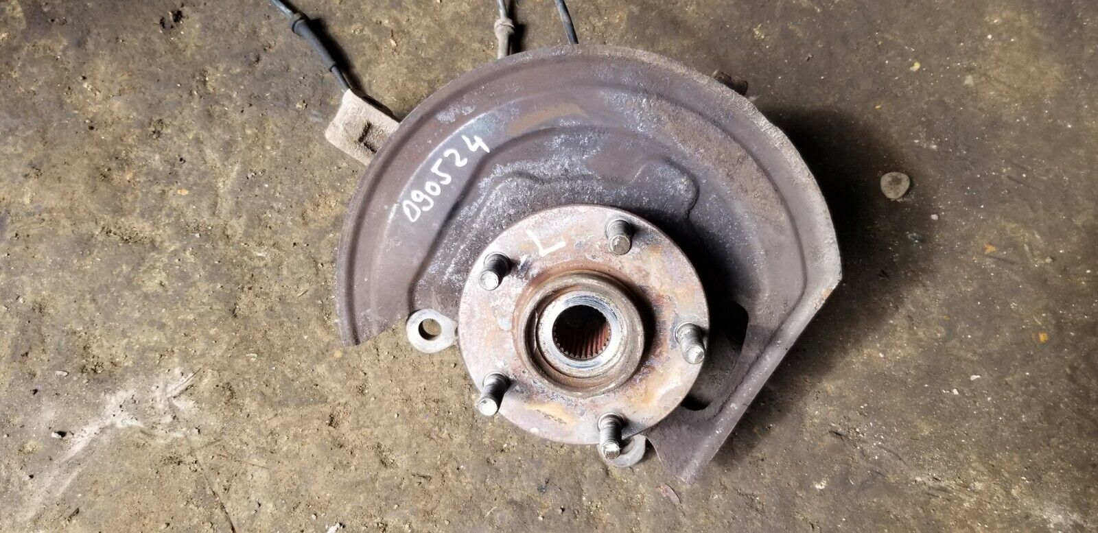 Nissan Qashqai 1.5 Diesel Front Left Wheel Hub 40015-JD040 OEM