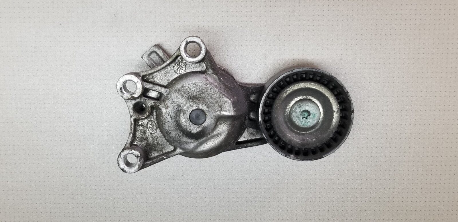 Peugeot 308 Silver alternator belt tensioner 1.6 Hdi 2012 - Image 3