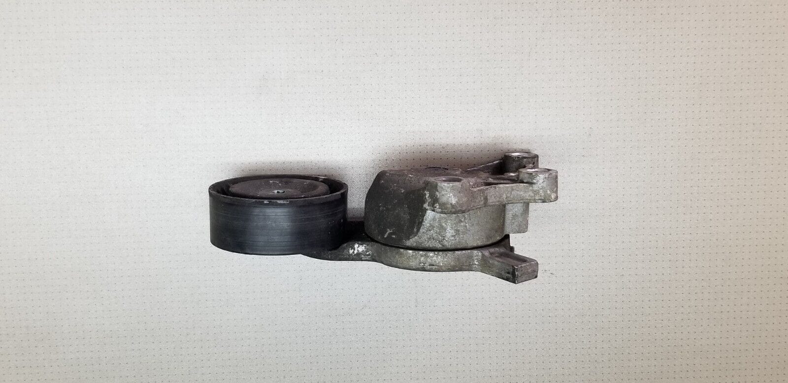 Peugeot 308 Silver alternator belt tensioner 1.6 Hdi 2012 - Image 4