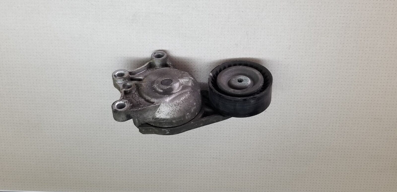 Peugeot 308 Silver alternator belt tensioner 1.6 Hdi 2012 - Image 5