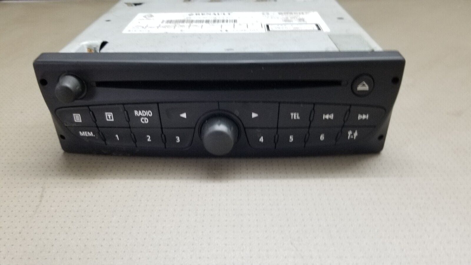 Front view of Renault Kangoo Traffic Master OEM car radio CD player 281159511R