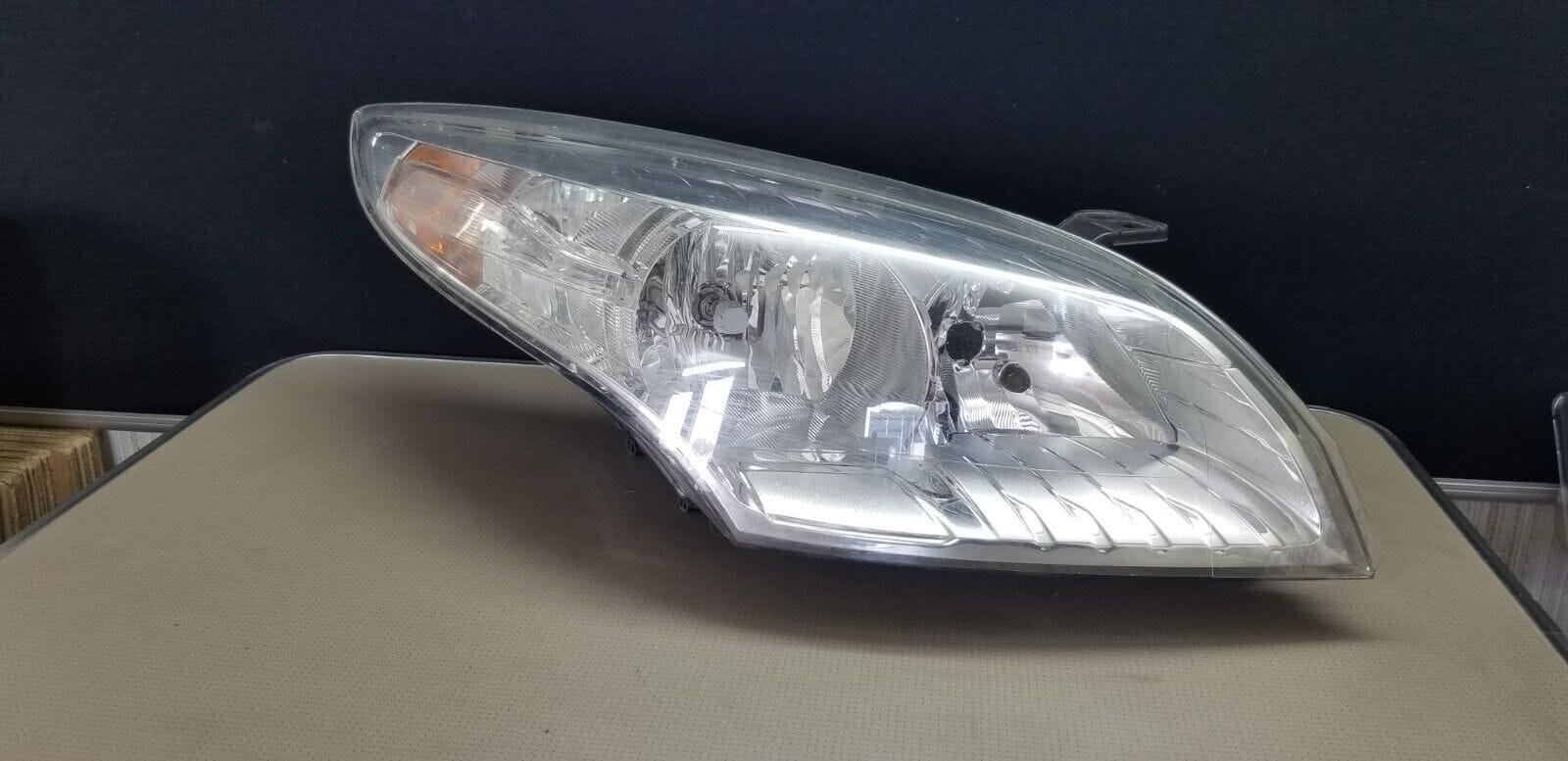 Renault Megane Driver Side 260100018R Headlight 2011 2013 - Image 3