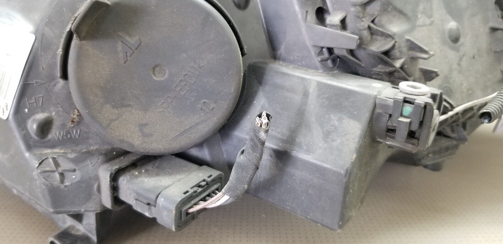 Renault Megane Driver Side 260100018R Headlight 2011 2013 - Image 5