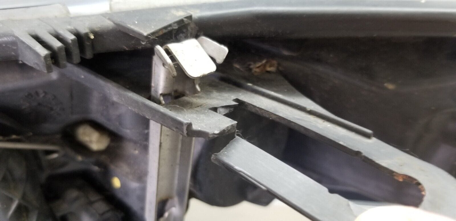 Renault Megane Driver Side 260100018R Headlight 2011 2013 - Image 6