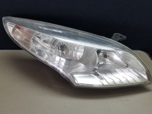 Renault Megane Driver Side 260100018R Headlight 2011 2013