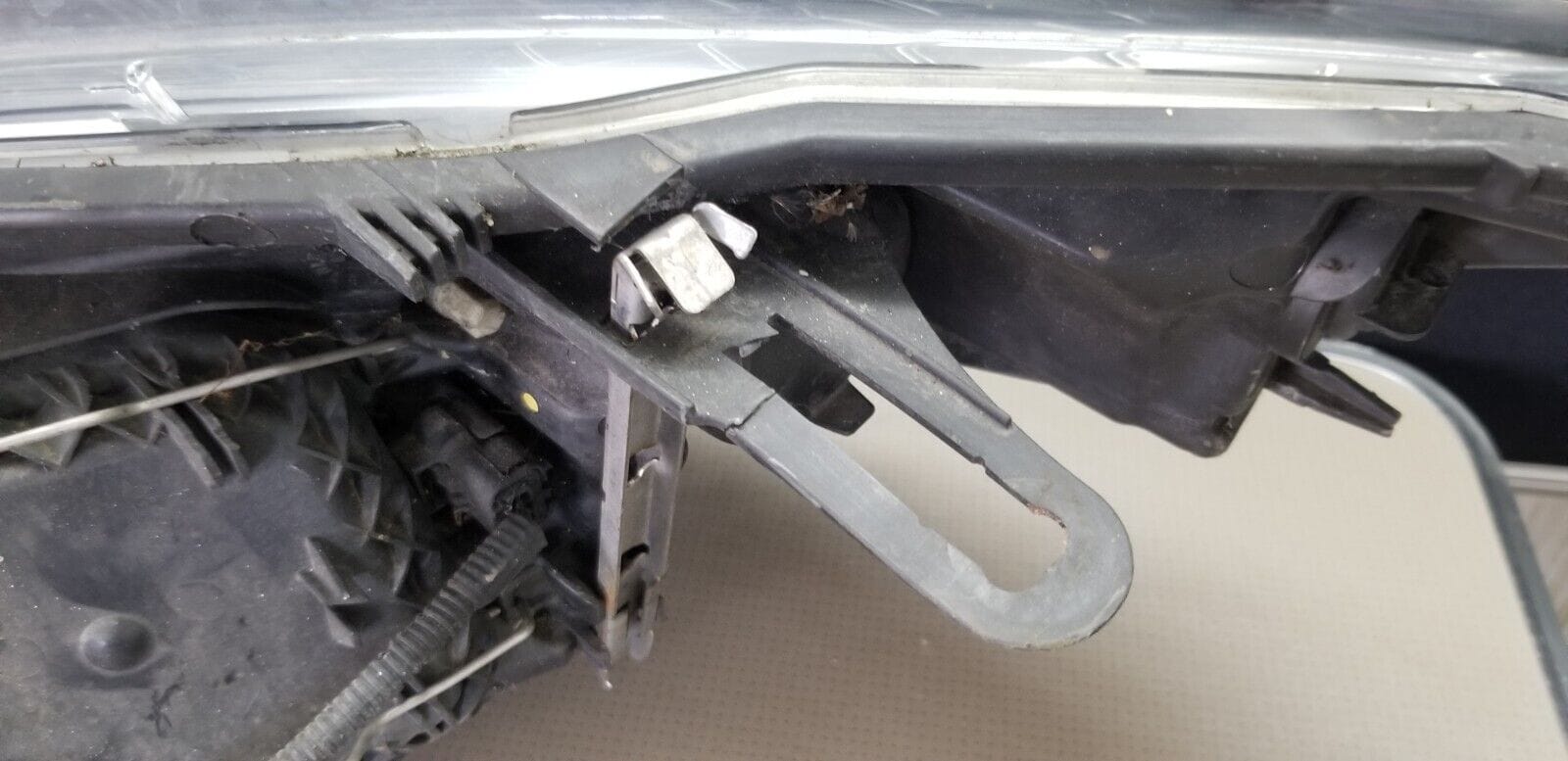 Renault Megane Driver Side 260100018R Headlight 2011 2013 - Image 7