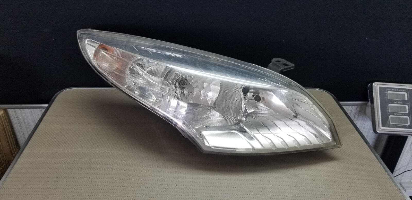 Renault Megane Driver Side 260100018R Headlight 2011 2013