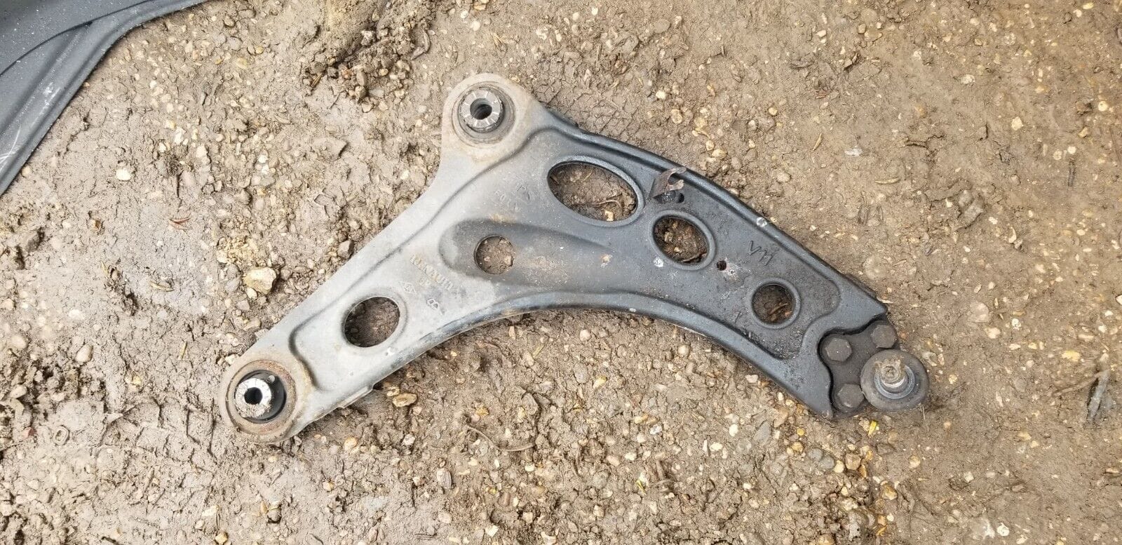 RENAULT TRAFIC III 2014-2023 RF LOWER CONTROL ARM 8200395034 - Image 3