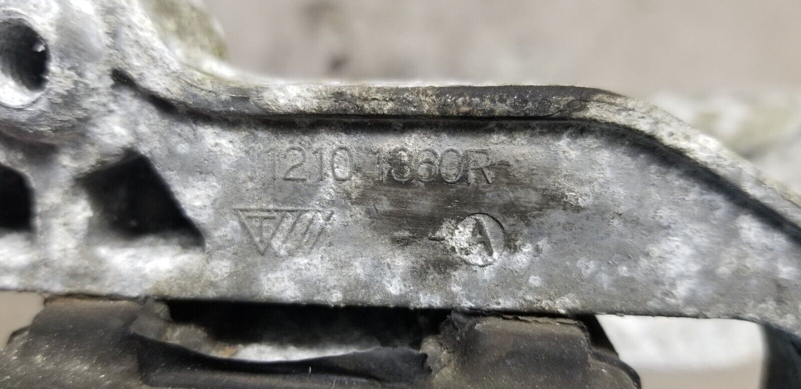 RENAULT TRAFIC III ENGINE MOUNT 1.6 R9M450 112841371R 2014-2024 - Image 5