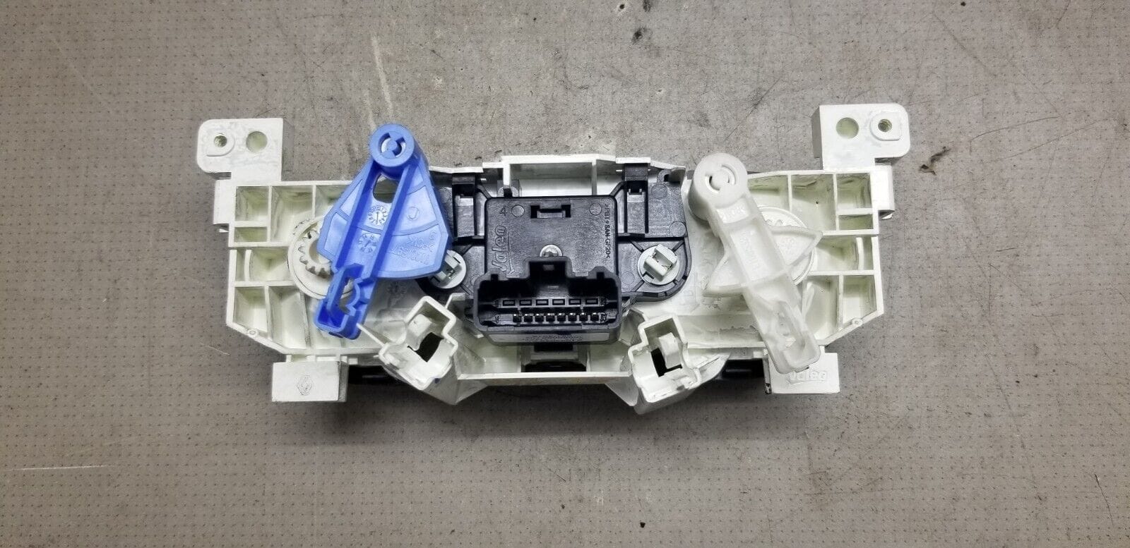 Renault Trafic Vivaro Mk3 2015-2020 Heater Climate Control Panel E1093049 |O - Image 3