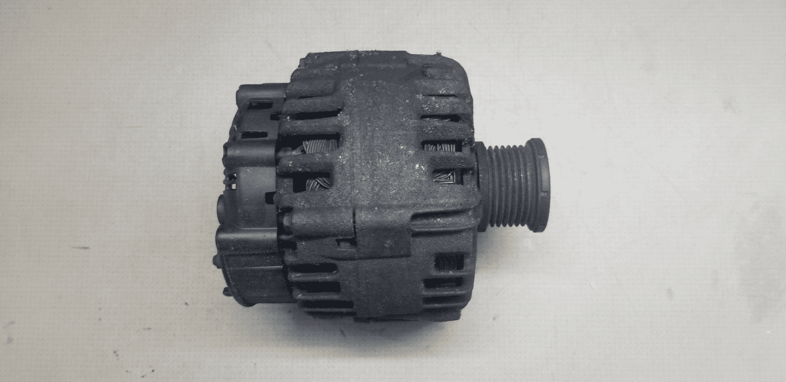 Renault Trafic/Vivaro Alternator 8200404459G - Image 5