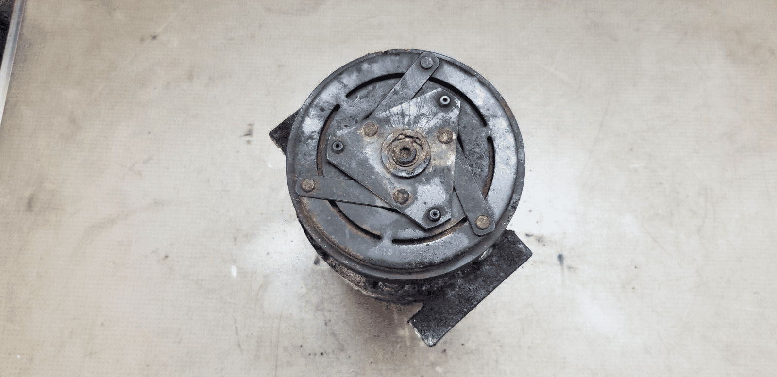 Renault Master Air Con Compressor Pump 2.3DCI 2015 - 820048916 |O - Image 3