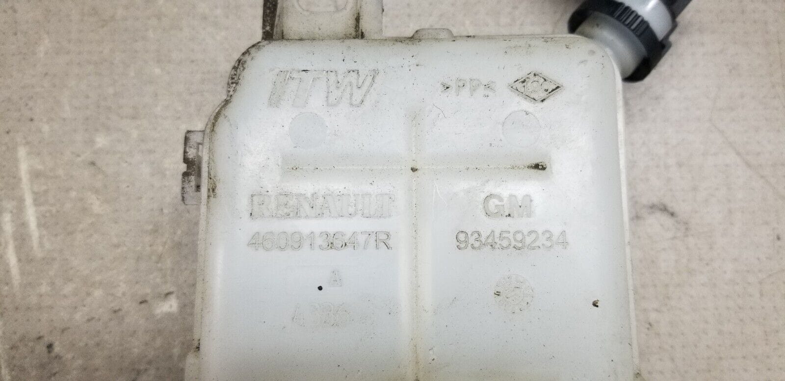 Renault Trafic 3 Brake Fluid Reservoir Tank 460913647R - Image 3