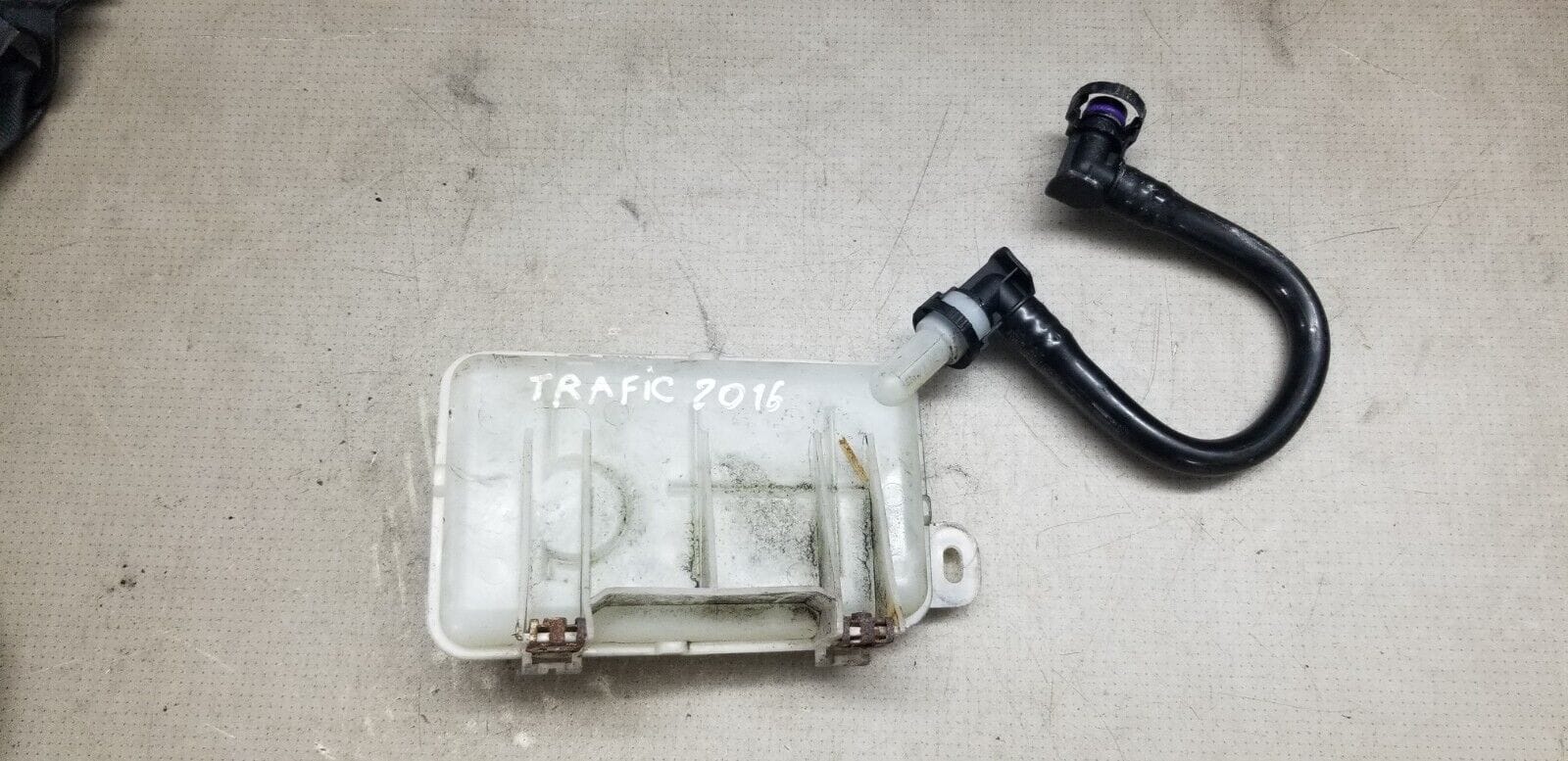 Renault Trafic 3 Brake Fluid Reservoir Tank 460913647R - Image 4
