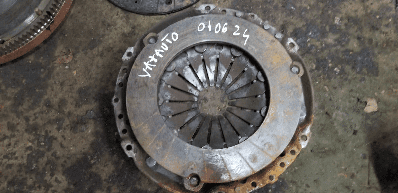 SKODA RAPID SPACEBACK SE TECH TDI FLYWHEEL AND CLUTCH KIT 2016 - Image 4