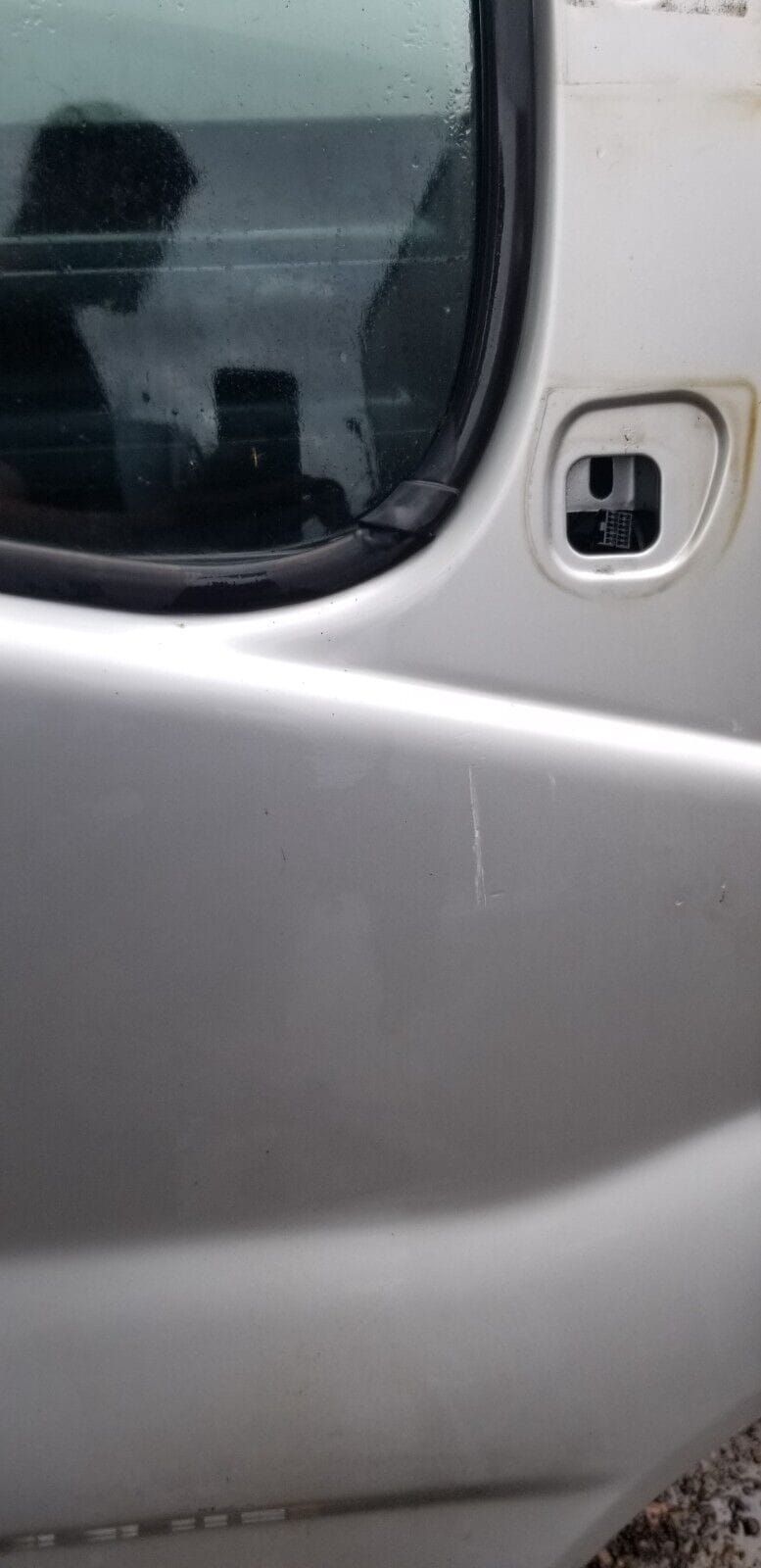 VAUXHALL VIVARO DRIVER SIDE DOOR SILVER - Image 4