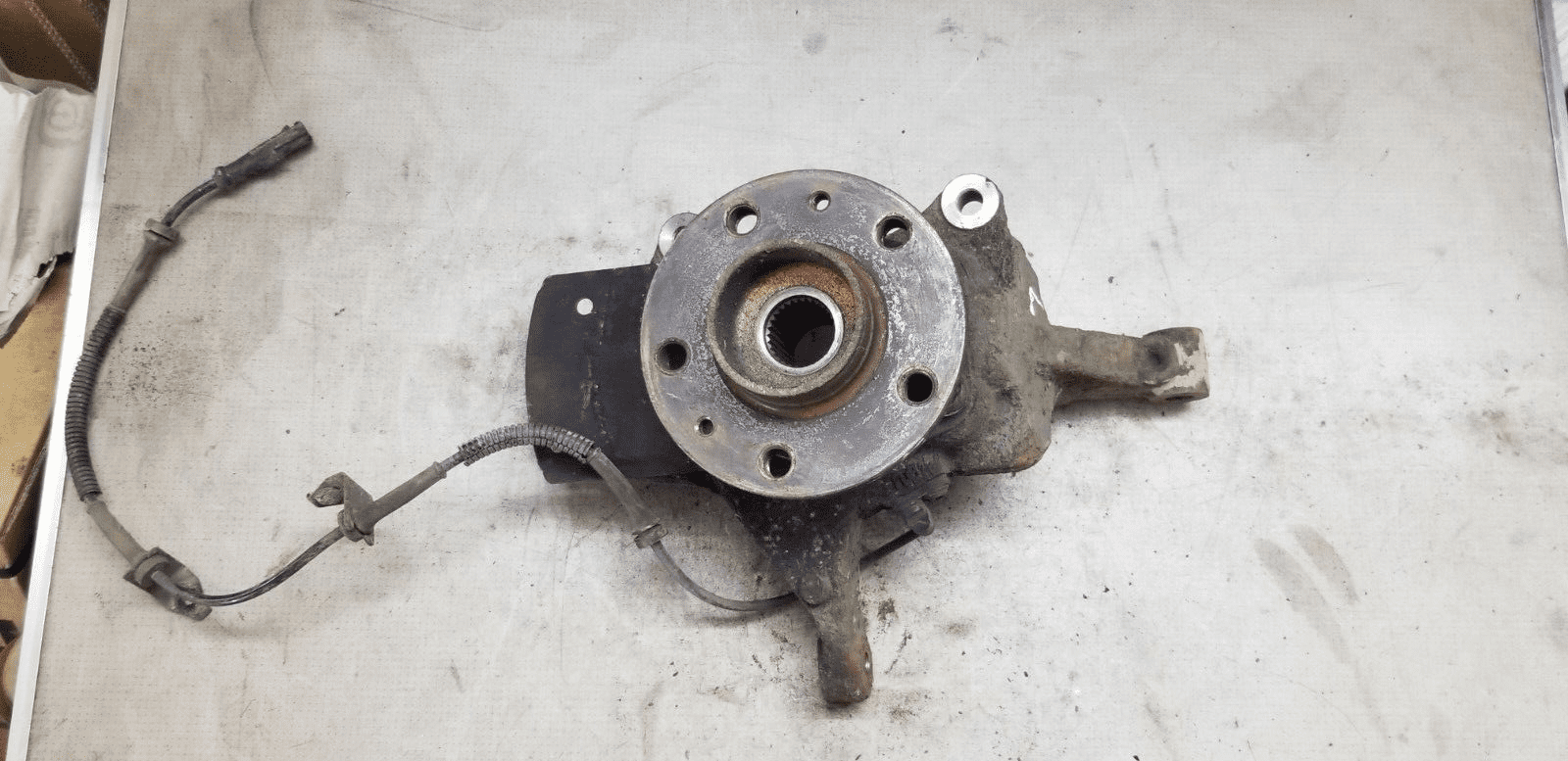 Integrated ABS sensor ring on Vivaro 2016 front passenger wheel bearing