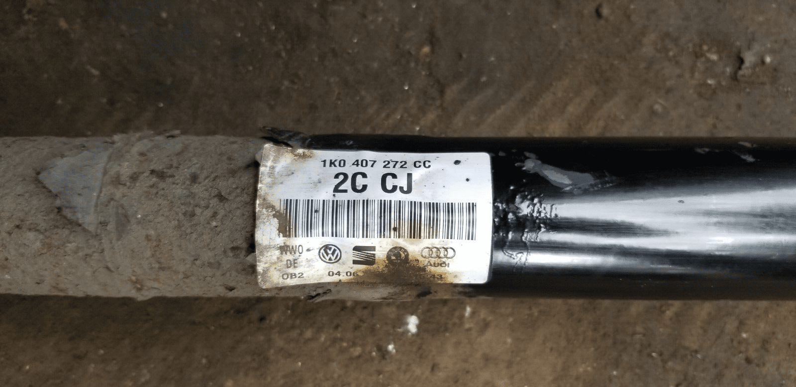 VW AUDI SEAT SKODA 1.6 TDI DRIVER SIDE FRONT DRIVESHAFT 1KO407272 GENUINE - Image 3