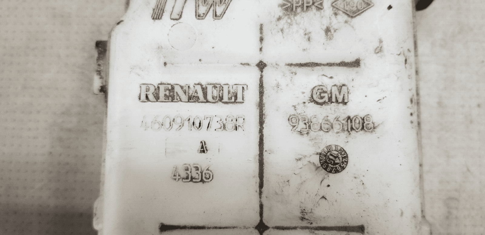 Vauxhall Vivaro Renault Trafic 14-18 Brake fluid reservoir tank bottle 93866108 - Image 4